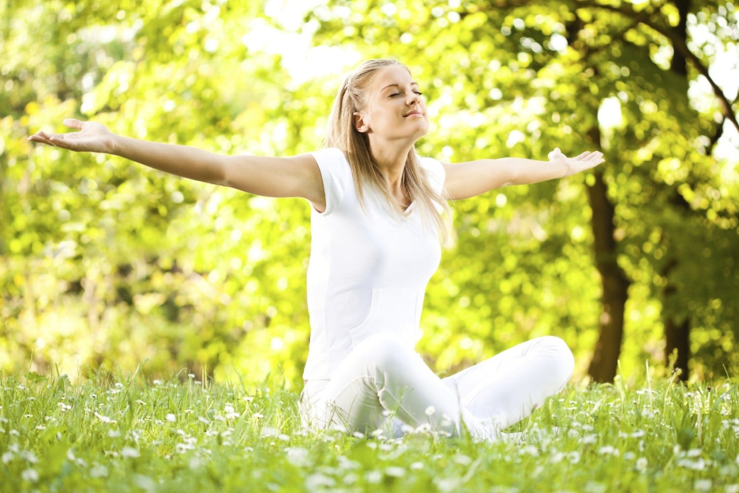 Happy Woman Field Istock